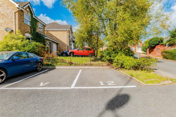 12 Heol Broadland, Barry, CF62 5AE