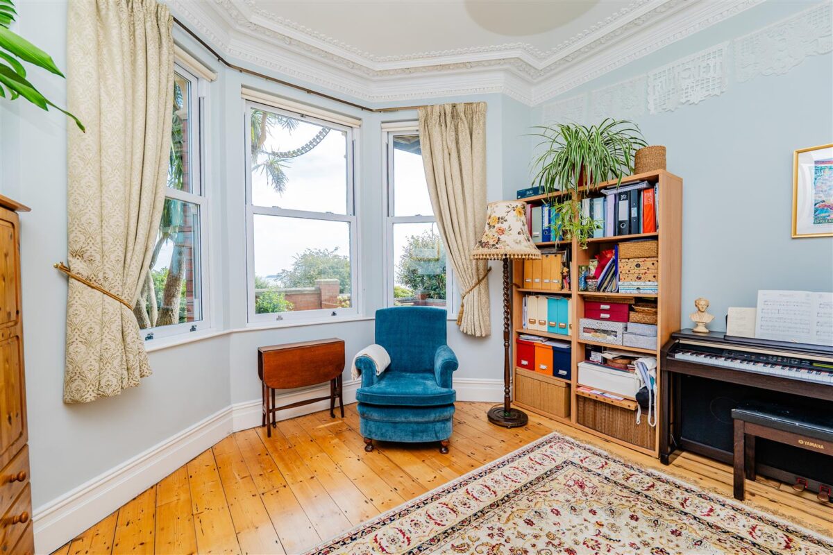 Redbrink Crescent, Barry