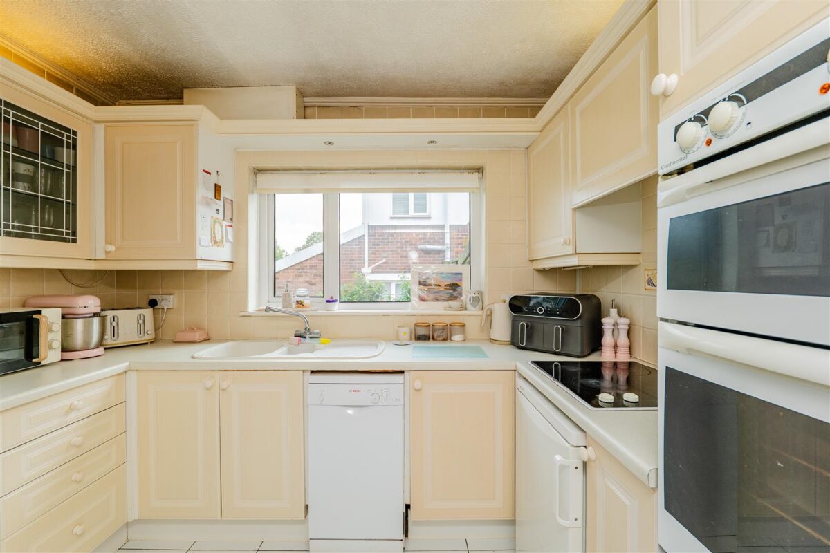 Crossfield Road, Barry