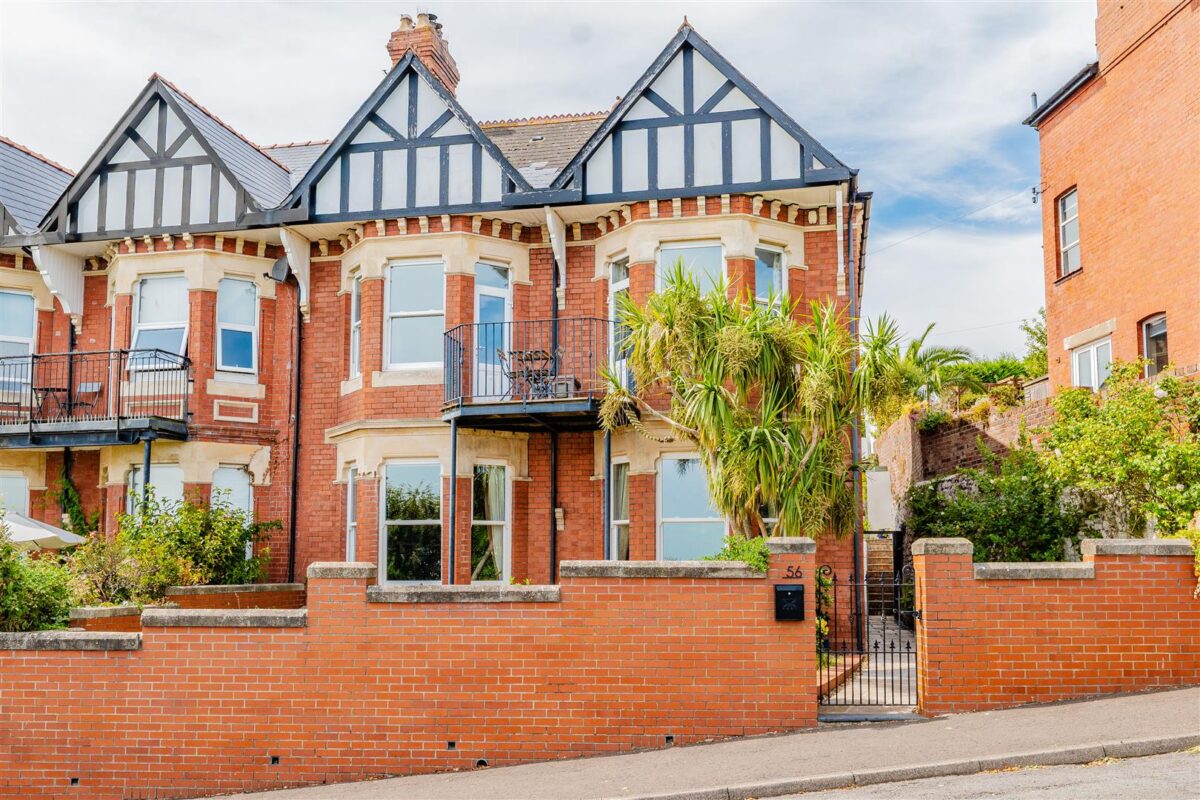 Redbrink Crescent, Barry